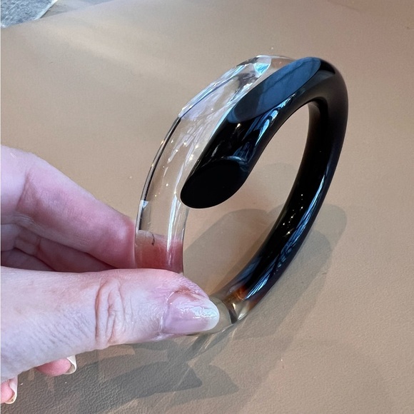 Designer Hand Made in UK Acrylic Bracelet. - Picture 4 of 8